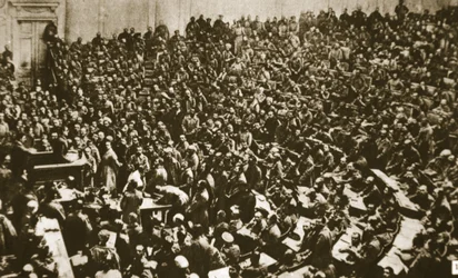 Trabajadores y soldados invaden la Duma, 1917